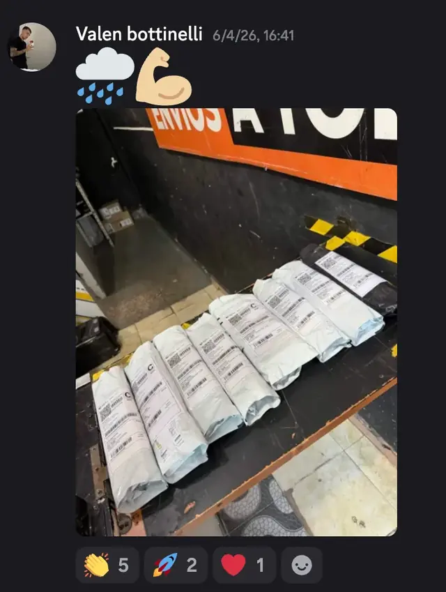 Foto del Discord: Valen Bottinelli · despachando
