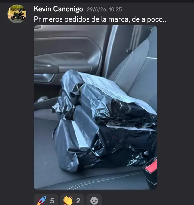 Captura de Discord: Kevin Canonigo · Primeros pedidos de la marca, de a poco